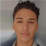 profesor de sistemas enseñando conceptos básicos y avanzados en la rama de la tegnologia